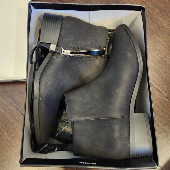NEW Expression Booties - Size 9 - Picture 5 of 5